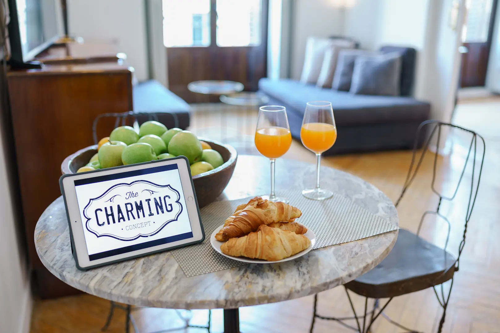 Detalle de desayuno para fotografía inmobiliaria