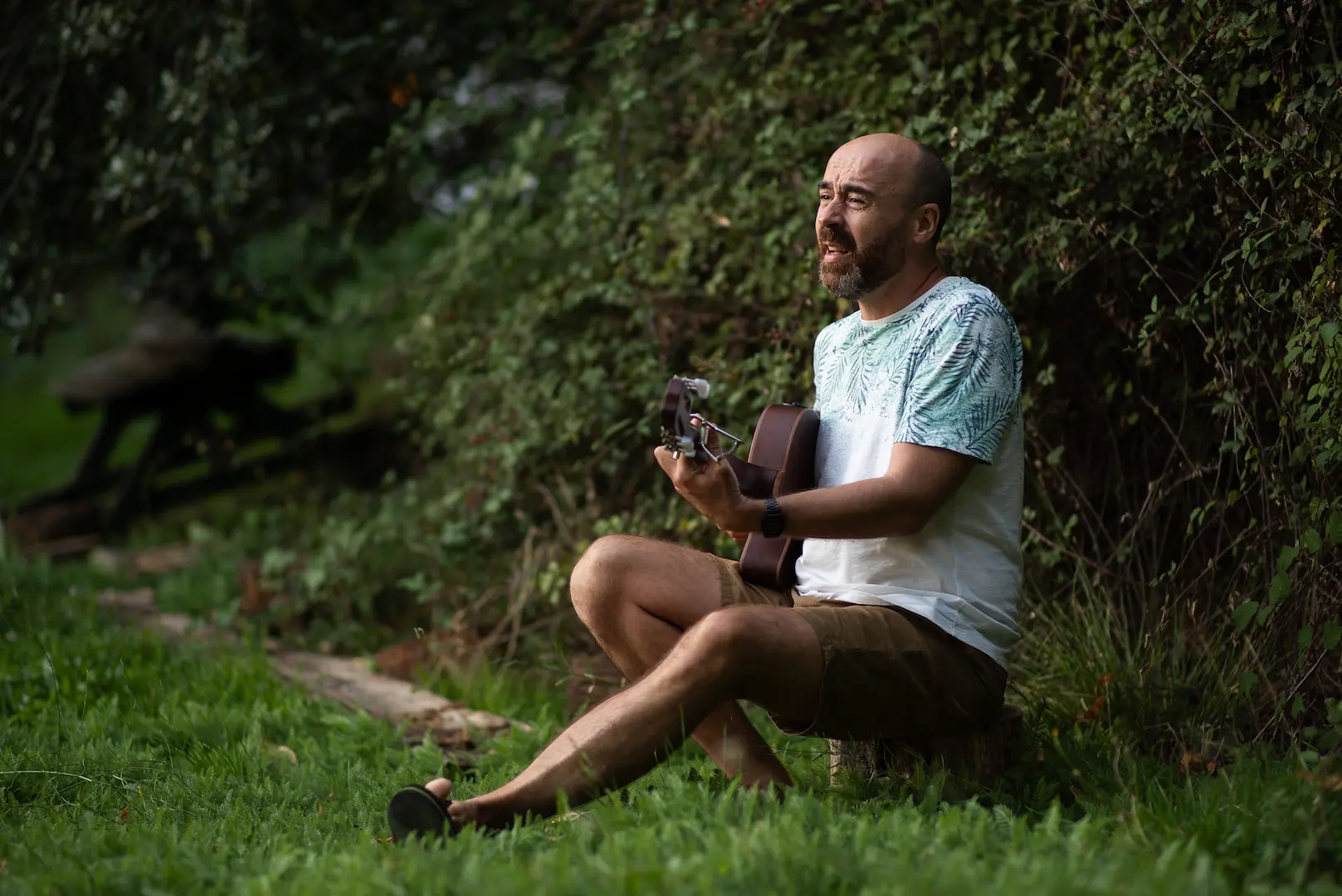 Fotografia de espectáculo de improvisación en parque