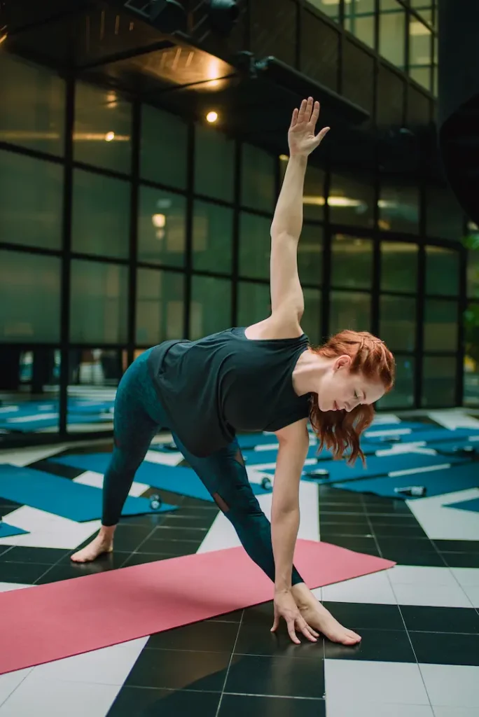 Fotografía de evento de yoga nocturno en Madrid