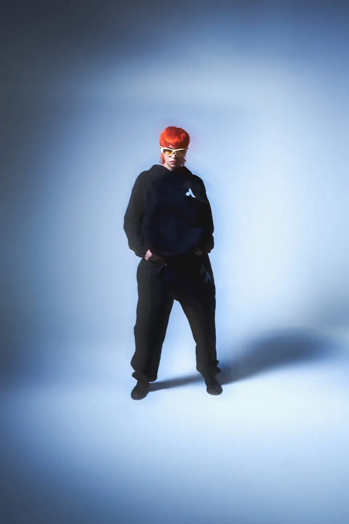 Fotografía de moda en Madrid digital estudio en color azul