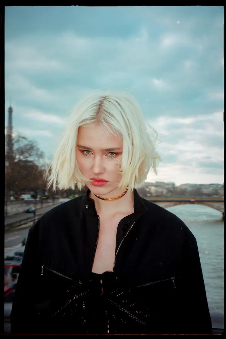 Fotografía de moda en Madrid digital retrato con luz natural