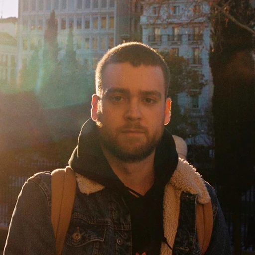 Equipo - Alex Rivera